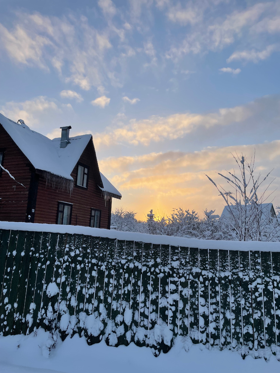А солнце убегает от меня за лес.