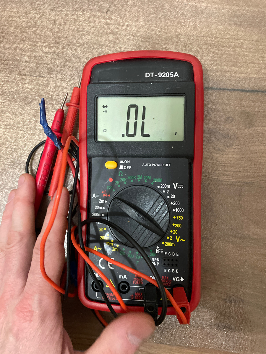 Мультиметр ставим в режим прозвонки диодов