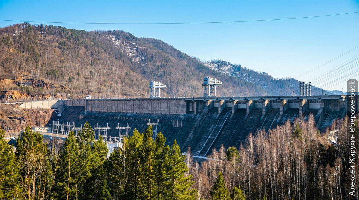 Красноярская ГЭС - бетонный исполин, который перекрыл одну из самых мощных рек России
