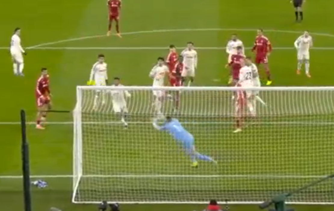 Опасный момент у ворот Лестера в матче против Ливерпуля