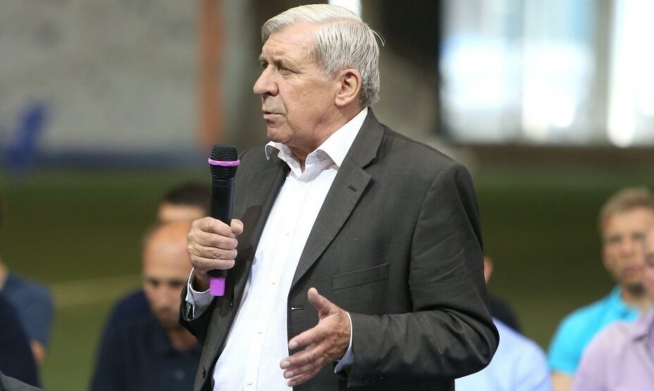    Бывший футболист ЦСКА Владимир Пономарев рассказал о том, сколько пили звездные хоккеисты в СССР. Фото: Global Look Press