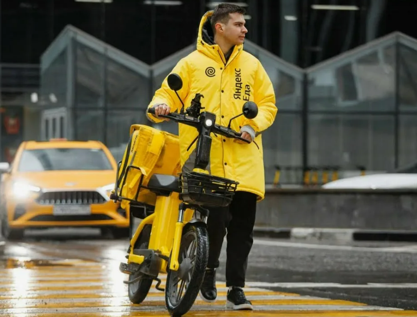 Работа курьером в Яндекс Еда