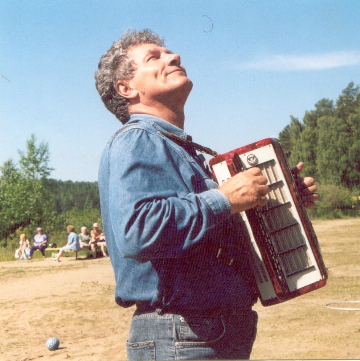 Летом в Пржевальском. Санаторский пляж на берегу озера Сапшо.
