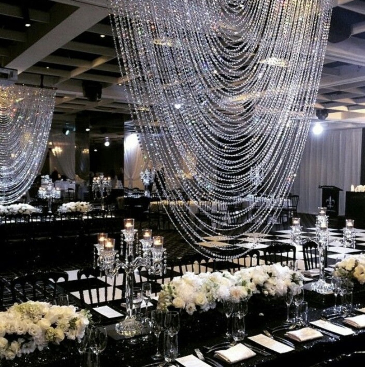 Банкетная площадка. Стразы, пайетки, блестки в декоре