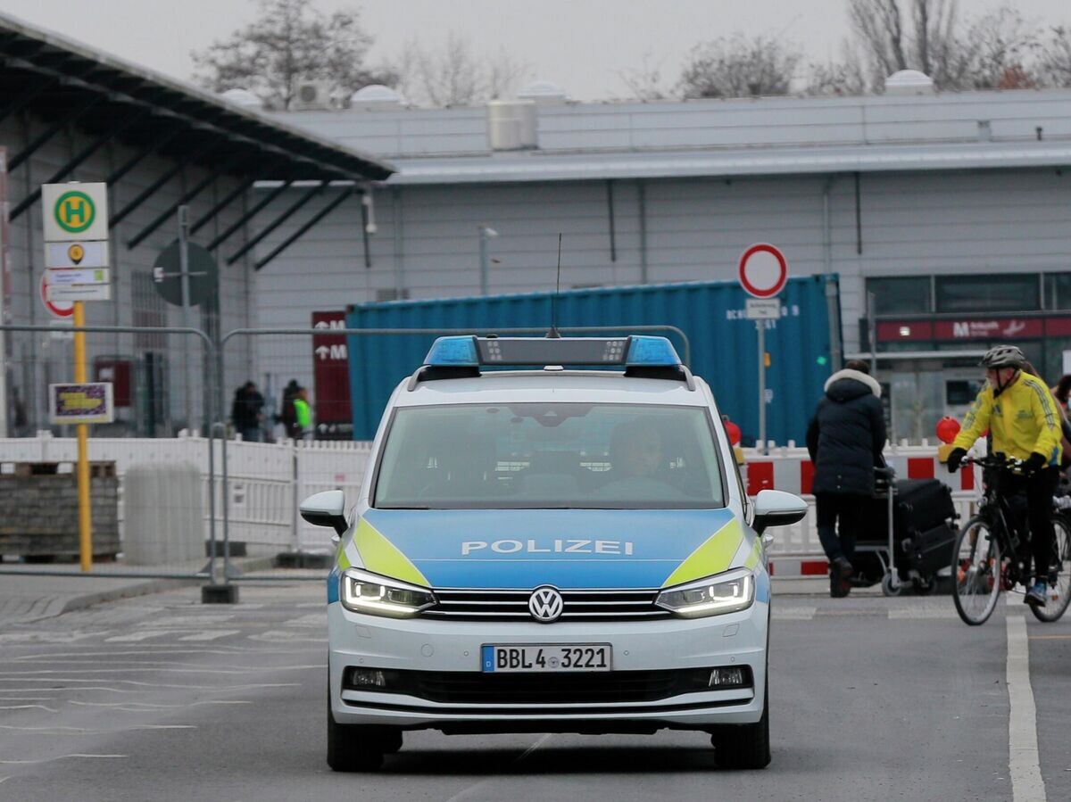   Полицейский автомобиль в аэропорту Бранденбург в Берлине | © РИА Новости / Марина Меркулова
