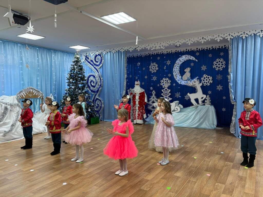 Новогодний утренник в подготовительной группе «Веснушки» redactor  📷
