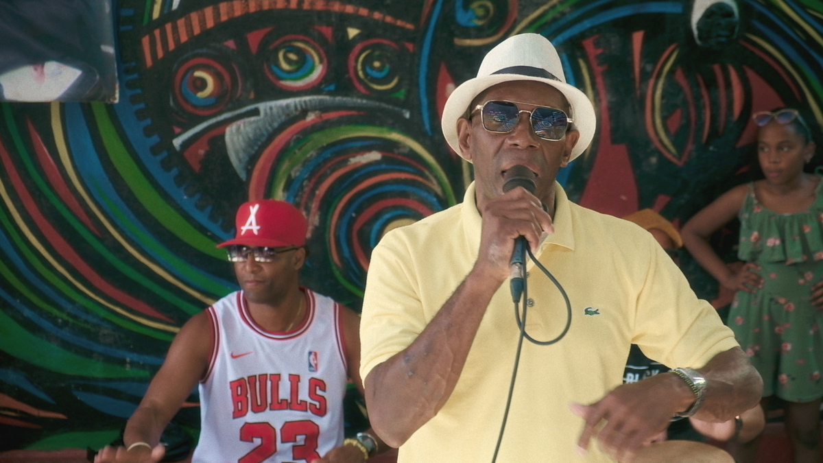 Он вот самый главный тут