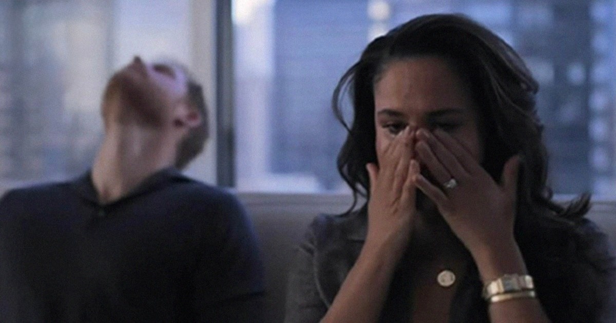 Меган, актриса больших и малых театров, изображает жертву расизма королевской семьи в фильме Нетфликс "Гарри и Меган". Впечатлительный принц Гарри страдает.