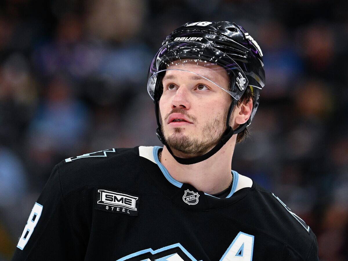    Хоккеист "Юты" Михаил Сергачев | © Getty Images / Alex Goodlett