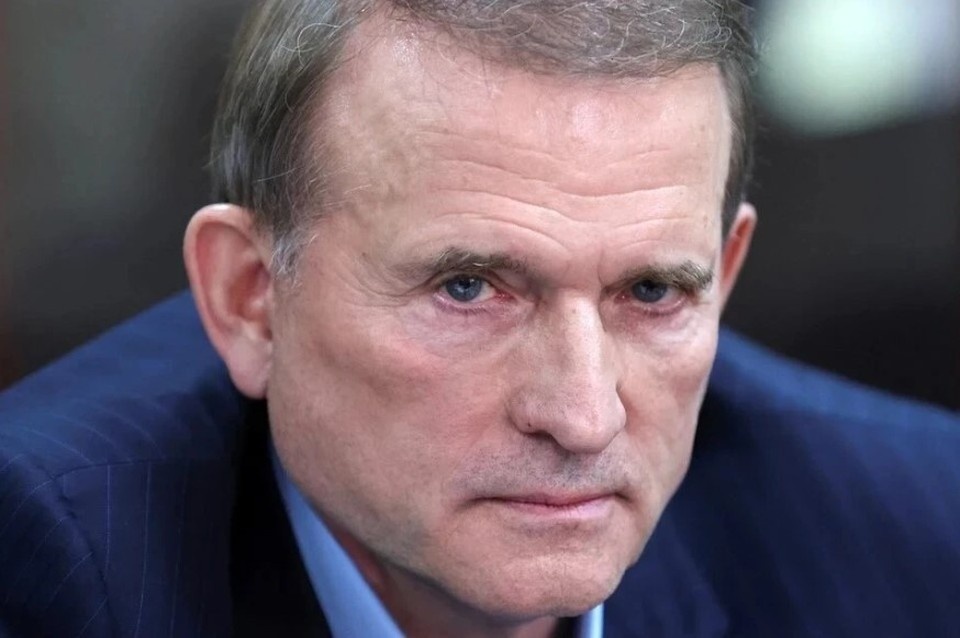    Медведчук: Зеленский приказал атаковать резиденцию Путина под страхом поражения REUTERS