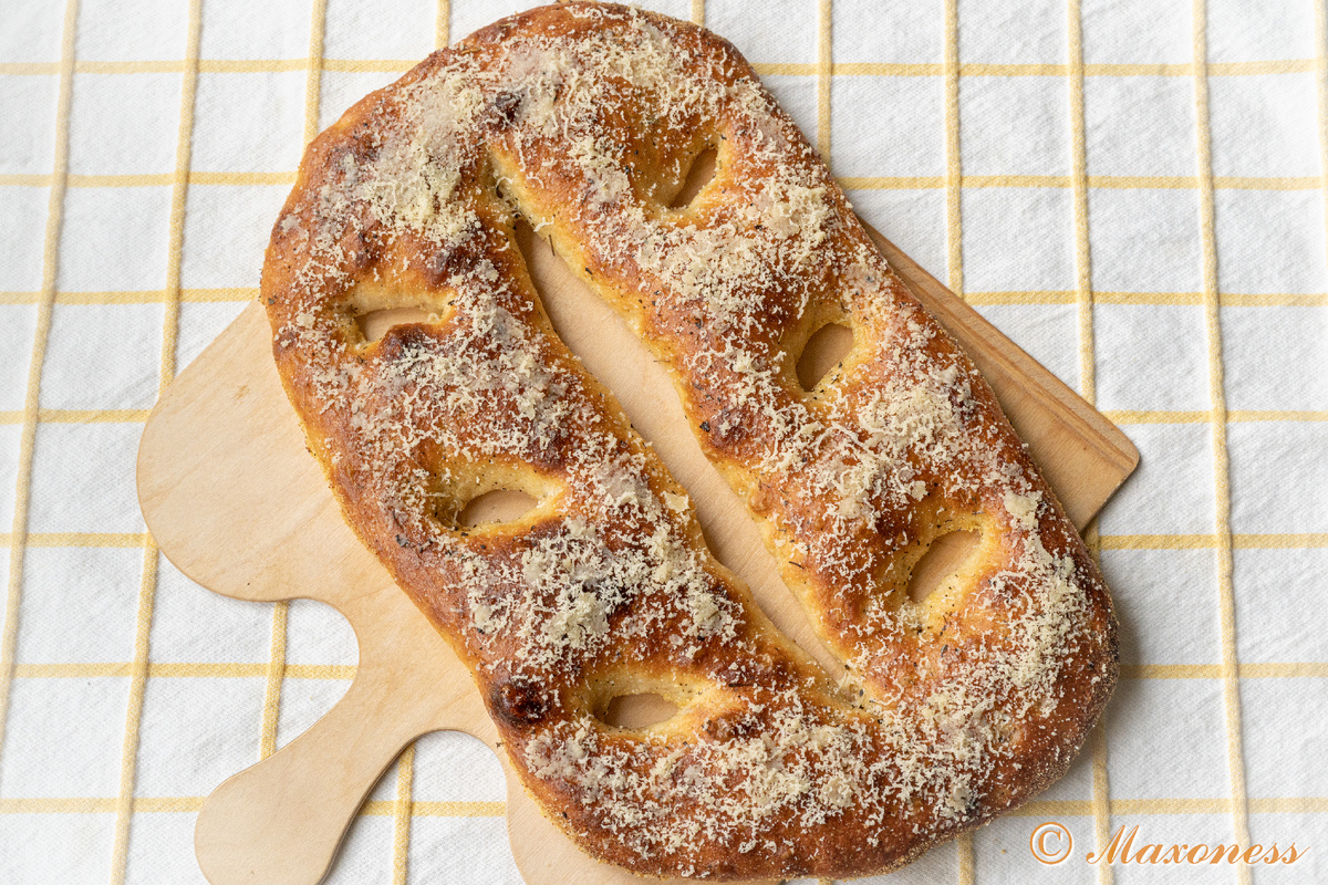 Фугасс на закваске. Французская кухня