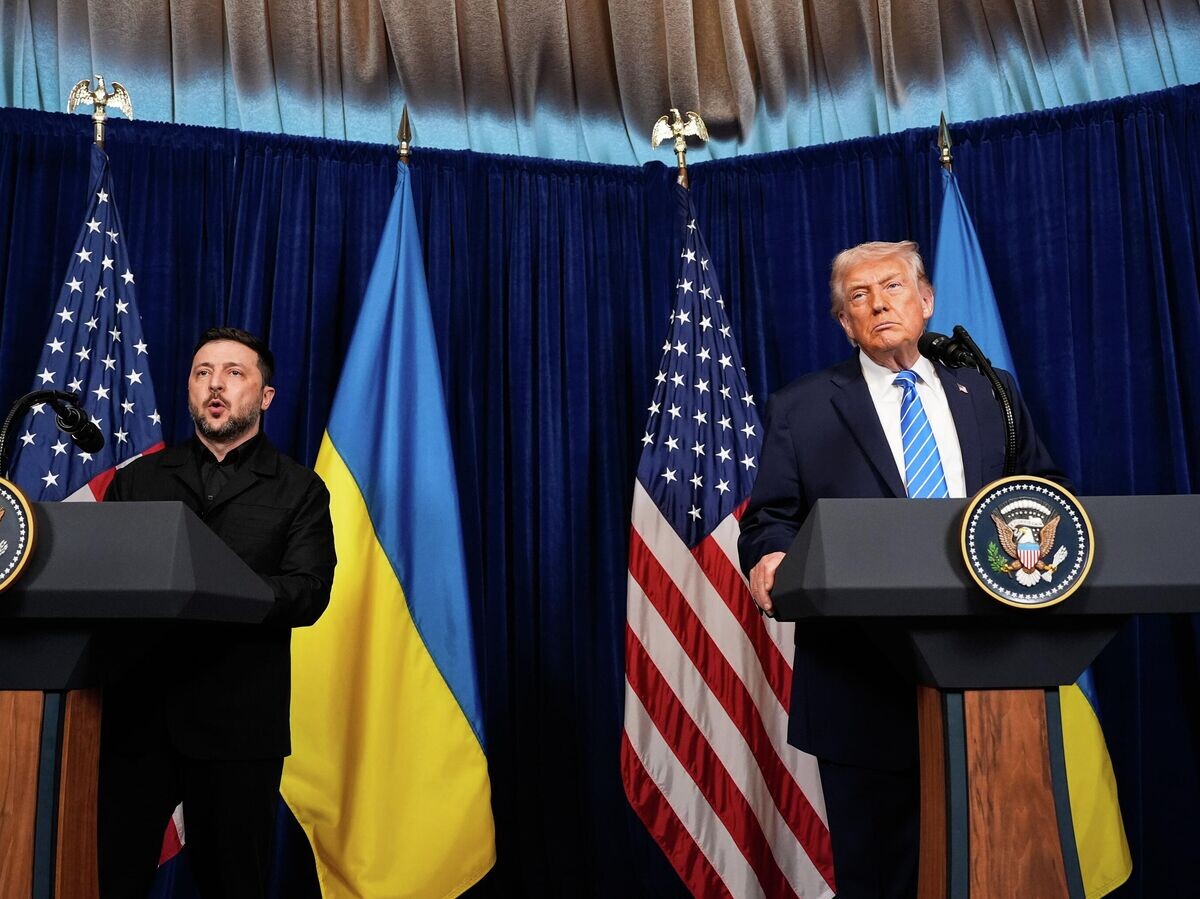    Дональд Трамп и Владимир Зеленский во время встречи в Мар-а-Лаго во Флориде | © AP Photo / Alex Brandon