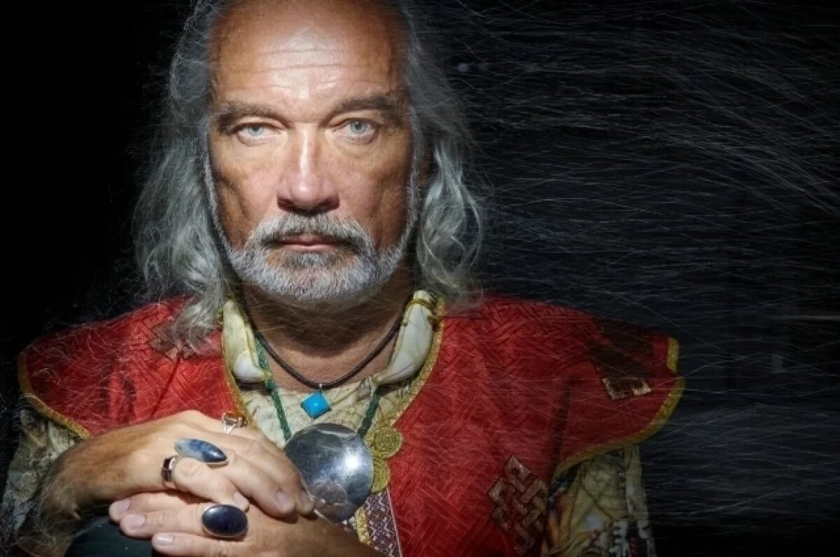    Шаманы, отметил Виктор Зайцев, работают в чувствительной зоне энергетики и в эмоциональной сфере