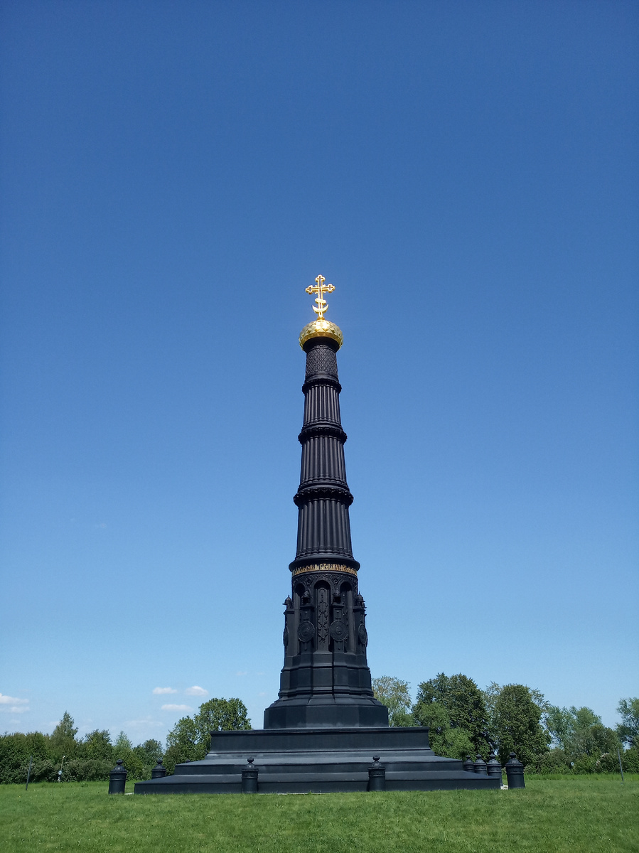 Памятник-колонна на территории музея-заповедника "Куликово поле" (фото автора)