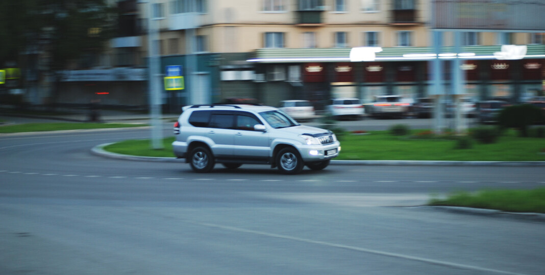 Почему на машины больше не устанавливают защиту двигателя из металла: объяснение специалиста