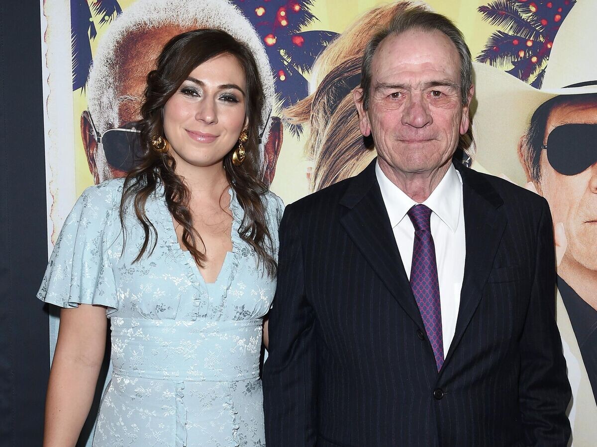    Актер Томми Ли Джонс и его дочь Виктория | © Getty Images / Axelle/Bauer-Griffin