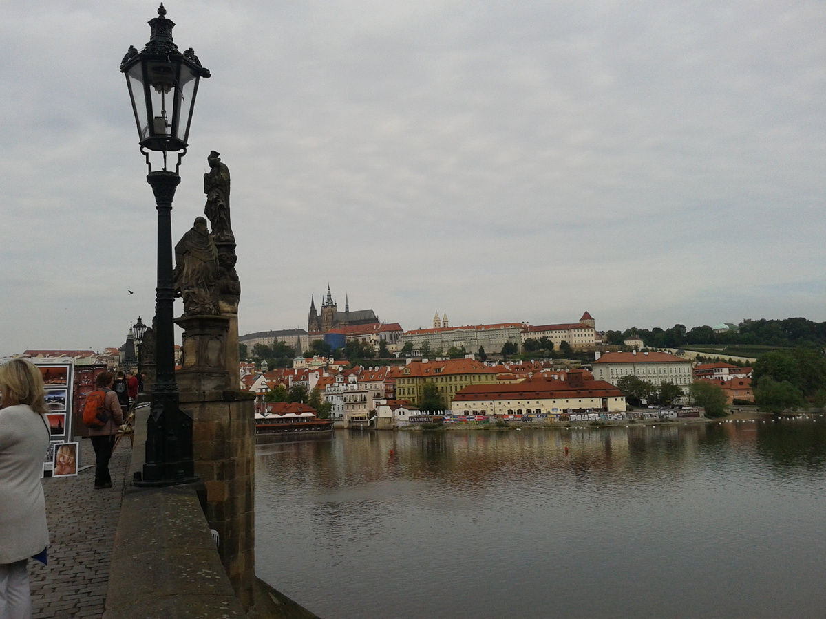 Вид с Карлова моста. Прага. Фото из личного.