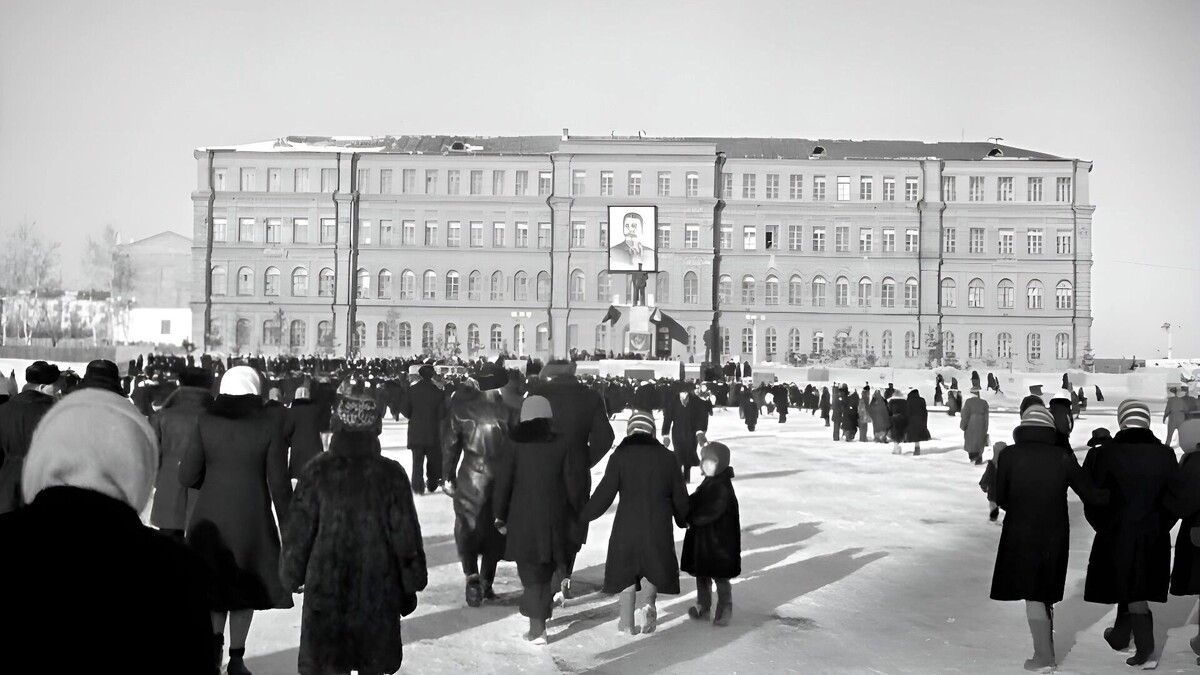    площадь Ленина в Хабаровске в 1946 году   Хабаровский краевой театр драмы