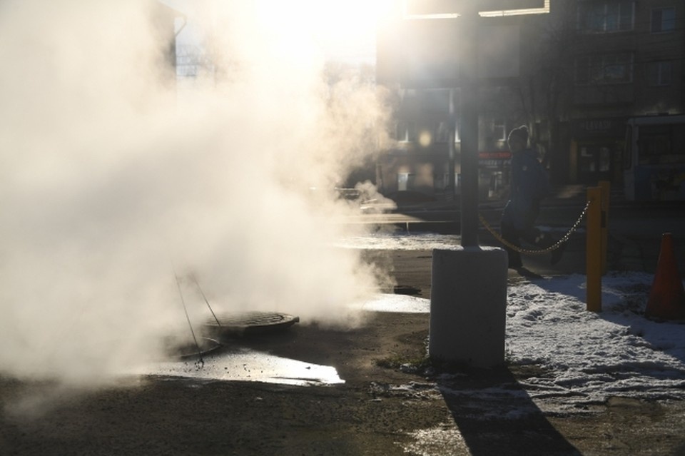    В Якутске на улице Губина произошел прорыв теплотрассы с угрозой затопления Иван МАКЕЕВ