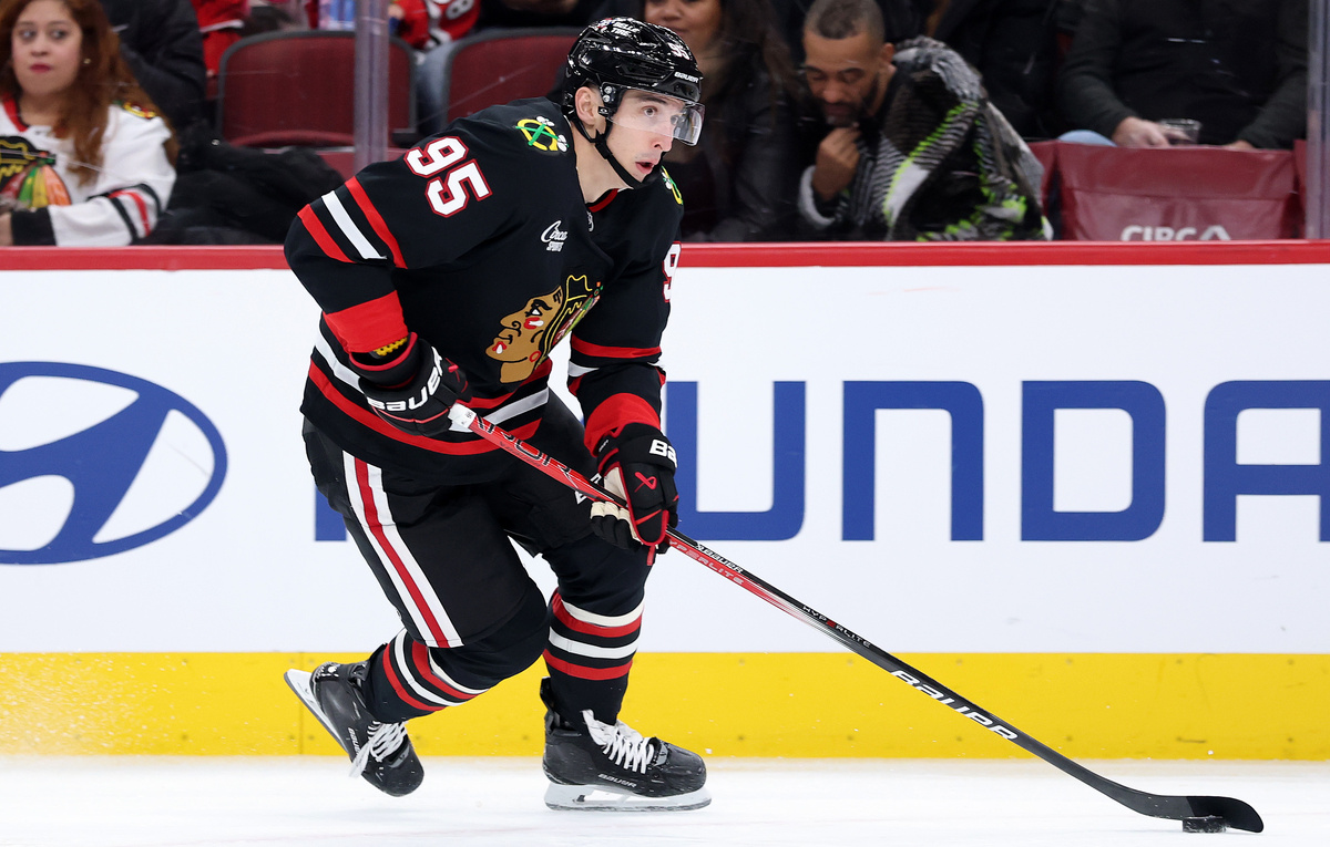    Нападающий "Чикаго" Илья Михеев  Michael Reaves/Getty Images