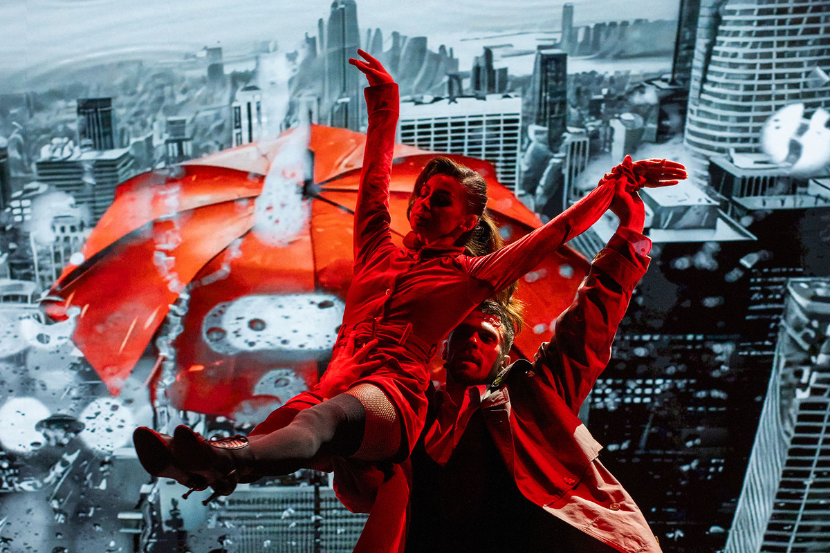    Сцена из мюзикла «Девчата»