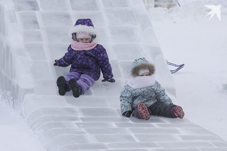    Эти площадки обычно особенно популярны - на двускатных конструкциях могут кататься сразу несколько ребят. Олег УКЛАДОВ