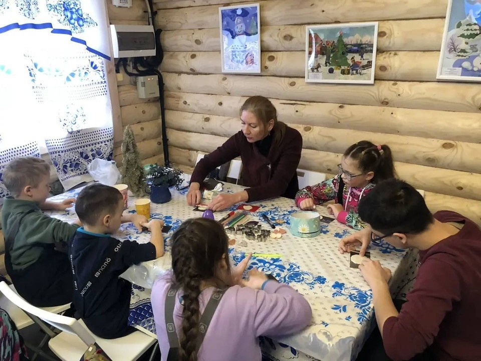    Ульяновцев приглашают слепить фигурки из глины в терем Деда Мороза. ФОТО: Управление культуры Ульяновска