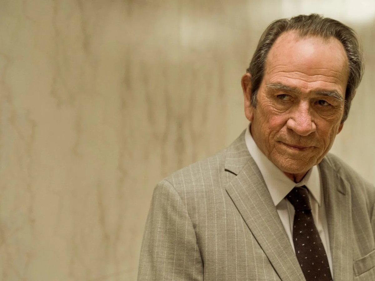     Томми Ли Джонс известен по роли агента Кея из фильма «Люди в черном»