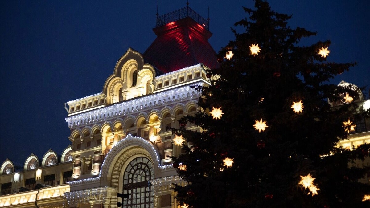    Нижегородскую ярмарку красиво украсили к Новому году   newsnn.ru