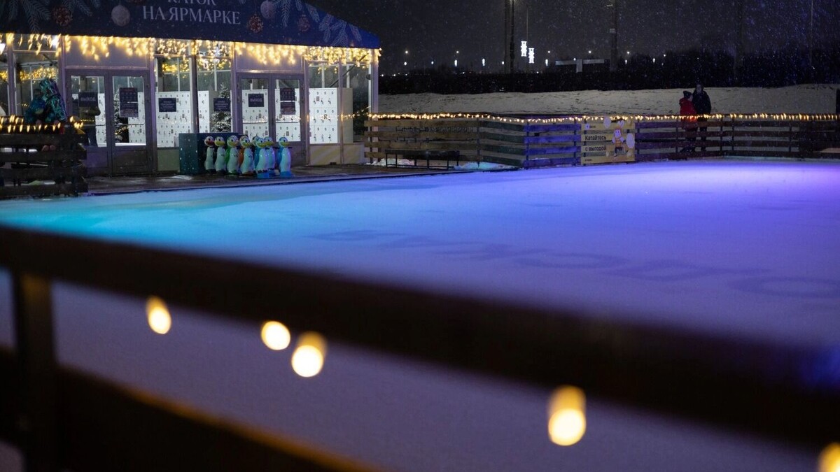    Нижегородскую ярмарку красиво украсили к Новому году   newsnn.ru