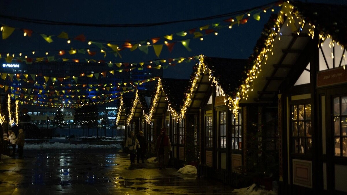    Нижегородскую ярмарку красиво украсили к Новому году   newsnn.ru