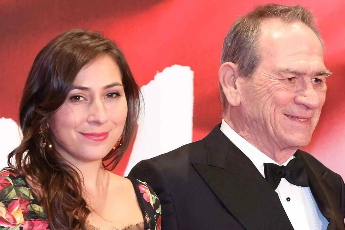     Найдена мертвой в отеле 34-летняя дочь актера Томми Ли Джонса, сыгравшая в фильме «Люди в черном-2»