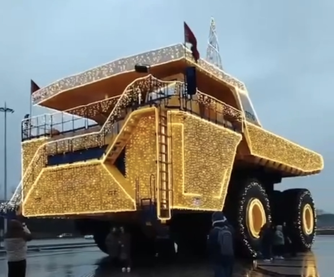    Новогодний БелАЗ. / соцсети