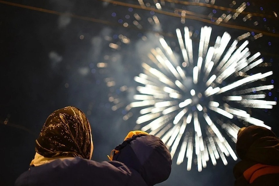    Новосибирцам напомнили правила безопасности при запуске фейерверков. Влад КОМЯКОВ, Архив «КП»