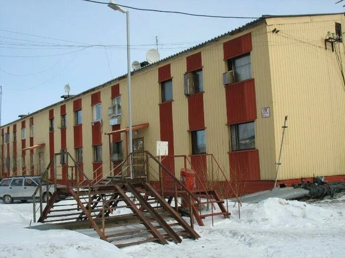 Фото однотипной застройки в г. Губкинский с wikimapia.org. В таком вот доме «финского» проекта прожила часть своего детства. На первом этаже. Зимой иногда окна заметало снегом под подоконник.