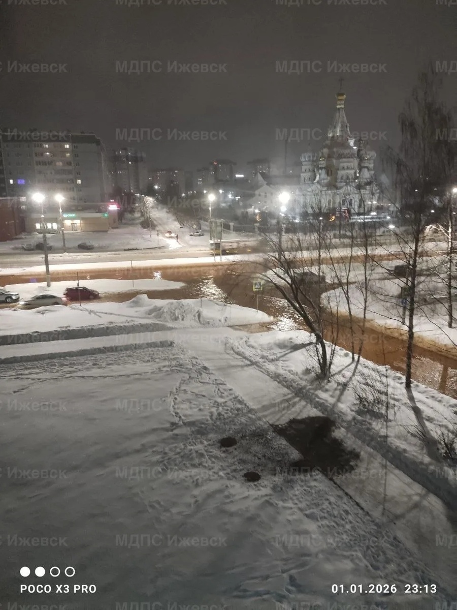    В Устиновском районе Ижевска аварийные бригады устранили два ночных порыва водопровода