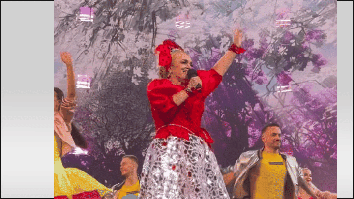    Продажи билетов на концерты певицы выросли. GIF видео "Звёздная пыль"