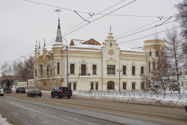    В доме Шамиля можно посетить новогоднюю экскурсию и узнать, как отмечали Новый год татары. Стоимость экскурсии — 500 рублей без подарка, 800 рублей с подарком.   
Фото: «БИЗНЕС Online»