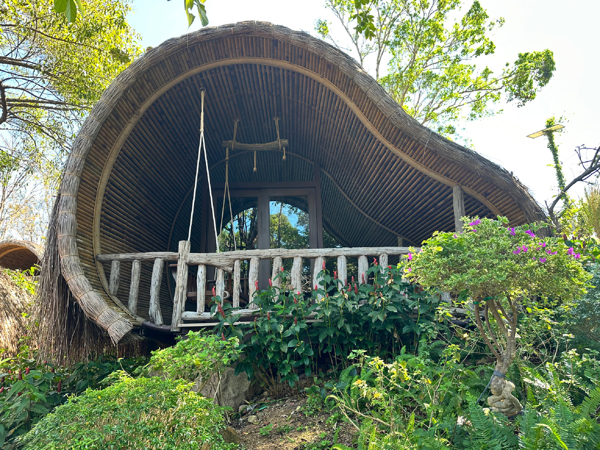 Бунгало с соломенными крышами.