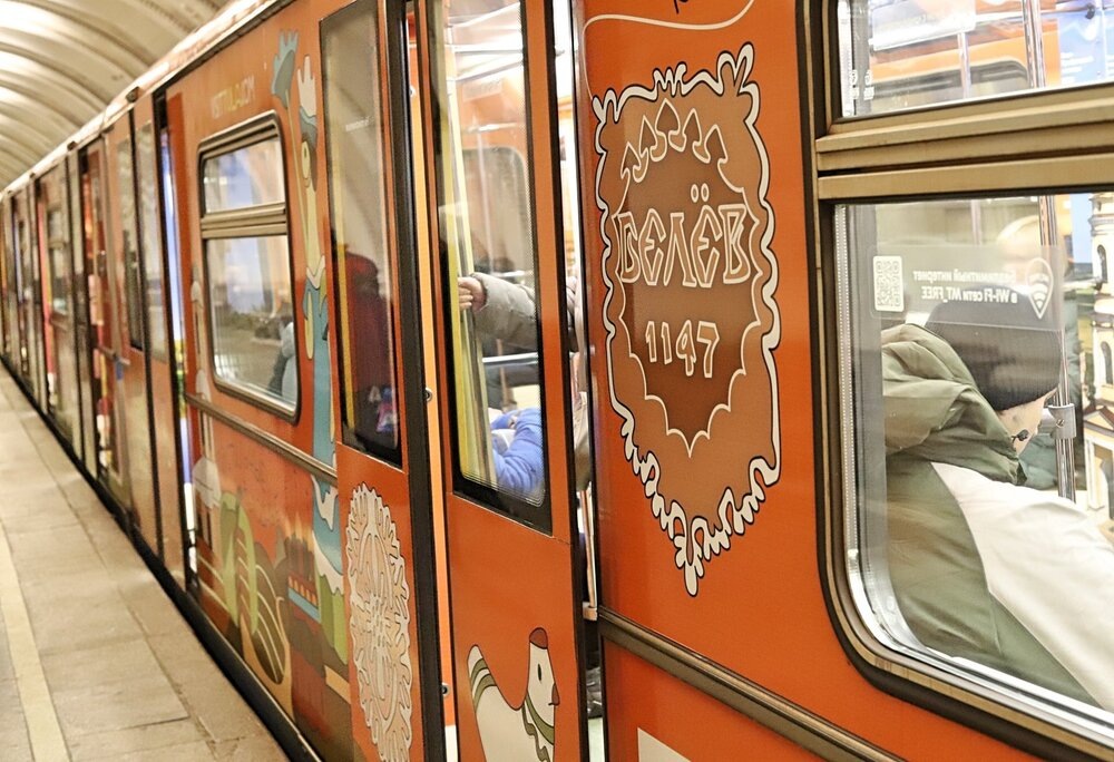 Ехали в вагоне, который посвящен городу Белеву.