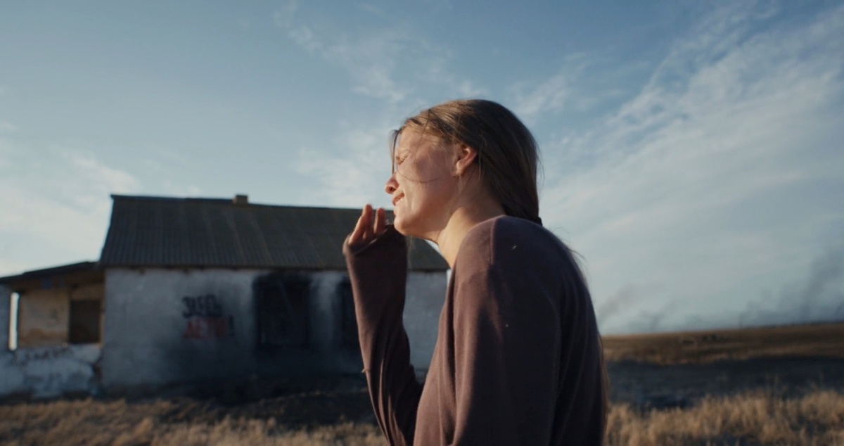 Стоп кадр из первой серии второго сезона сериала "Ландыши"