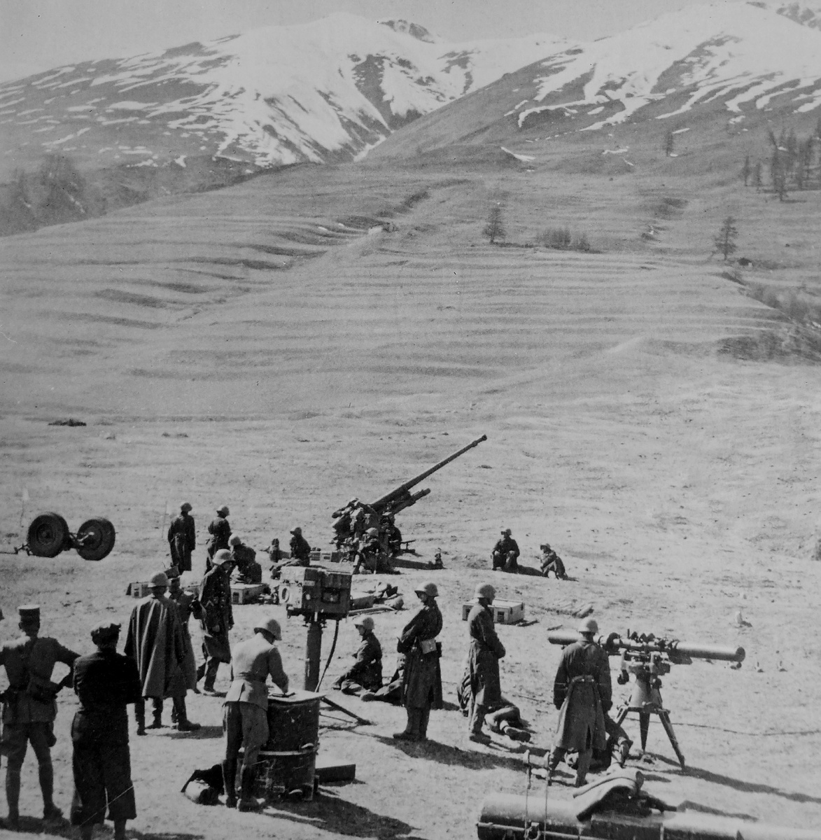Зенитная часть швейцарской армии на учениях в Энгадине. 1939 год.