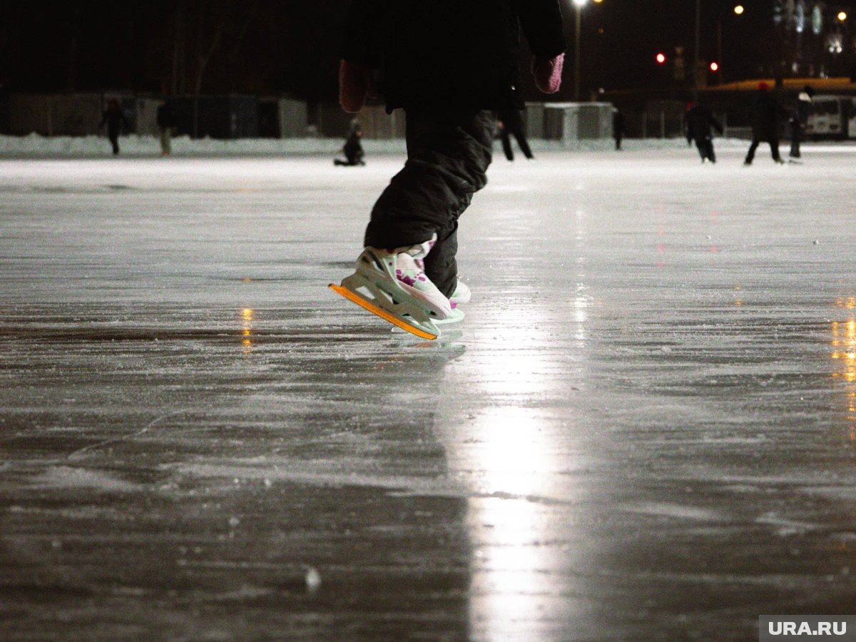     Стадион «Юность» является популярным местом для фигурного катания