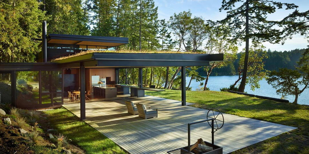 Дом с двором, десятью двориками и бассейном и ещё 4 красивых дома по пятницам