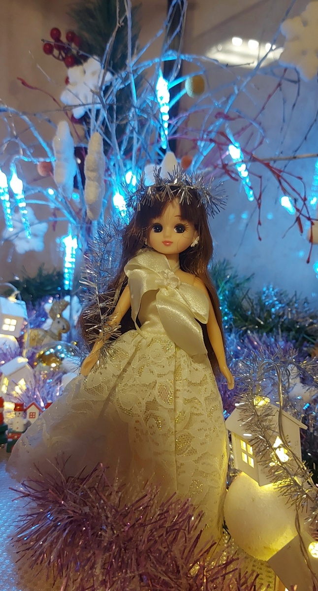 Ликка-Розочка в роли снежинки или зимней принцессы. Фото автора канала.