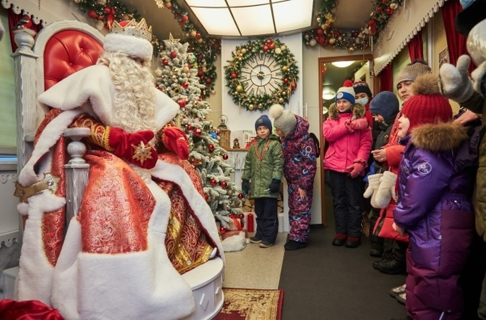    Транспортные полицейские Якутии поздравили детей из многодетных семей Николай ОБЕРЕМЧЕНКО