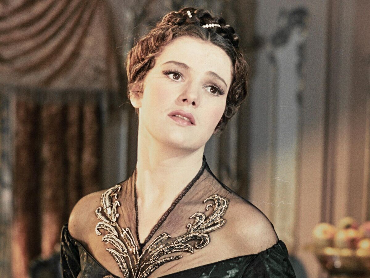    Артистка Юлия Борисова в роли Настасьи Филипповны в фильме "Идиот" | © РИА Новости / Б. Колесников