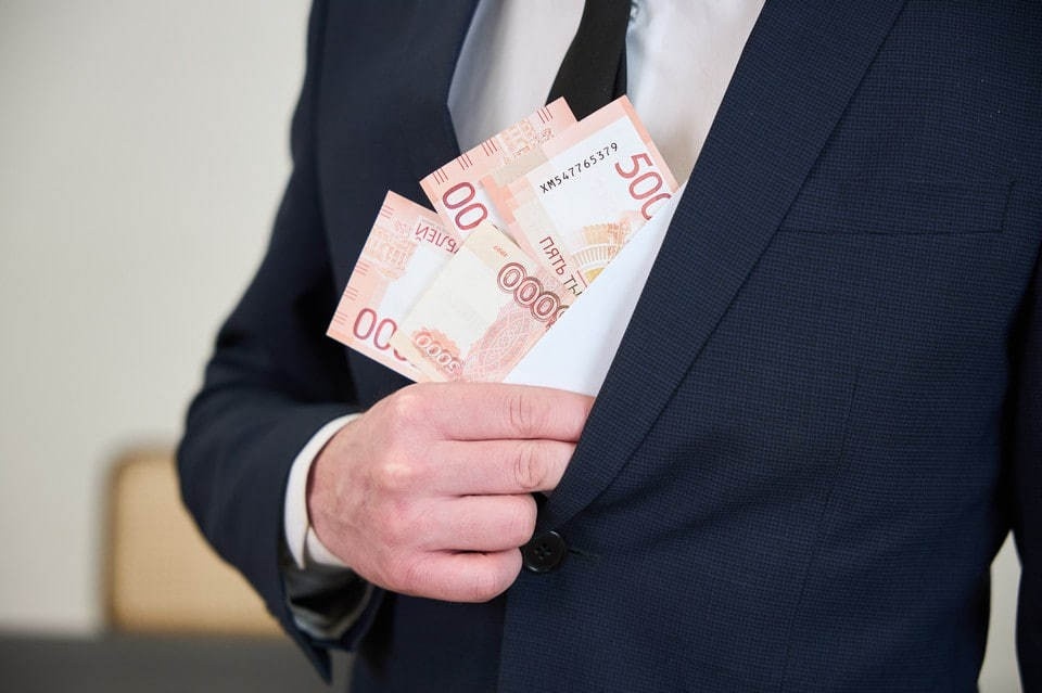    Средняя зарплата в сфере перестрахования в РФ превысила 400 тысяч рублей Николай ОБЕРЕМЧЕНКО