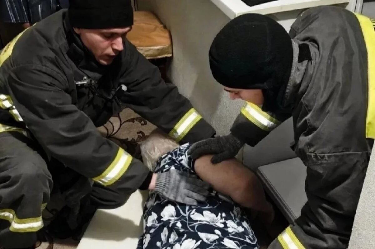    В Ульяновске спасли пенсионерку, которая упала на балконе и не могла встать