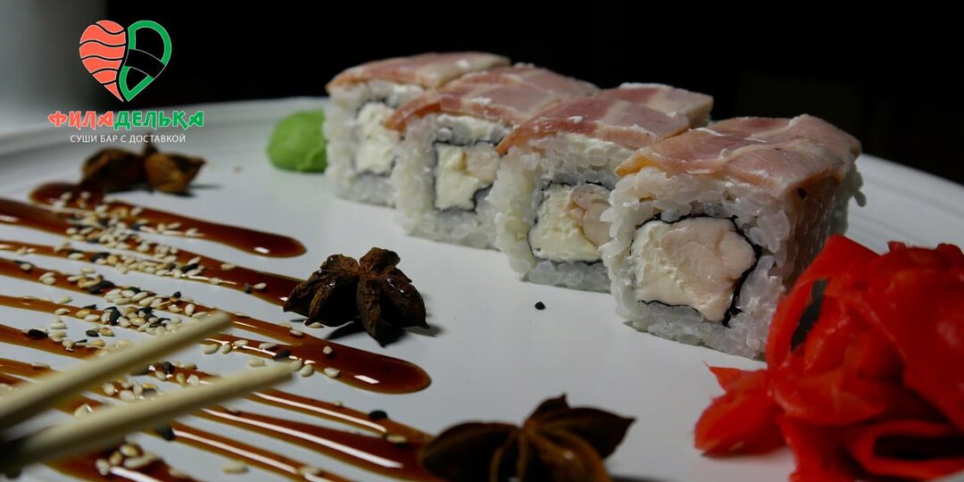 Сладкий дуэт сыра и курочки в шапочке из бекона